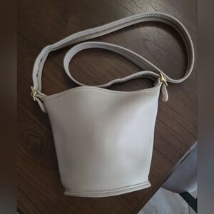 Used Vintage Coach Cream Bucket bag